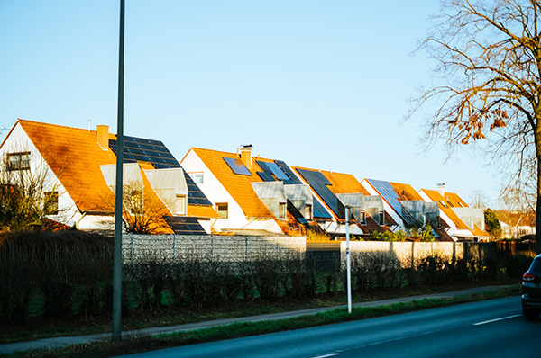 Zonnepanelen installateur RESCERT installateur gescertificeerd zonne-energie thuisbatterijen batterij solar batterij zonnepanelen installeren zonnepanelen plaatsen