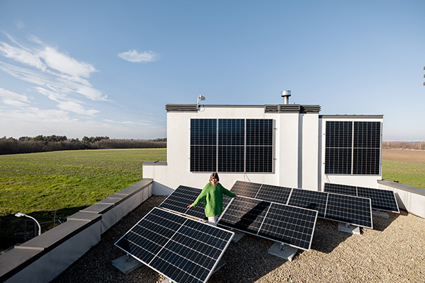 Zonnepanelen installateur RESCERT installateur gescertificeerd zonne-energie thuisbatterijen batterij solar batterij zonnepanelen installeren zonnepanelen plaatsen